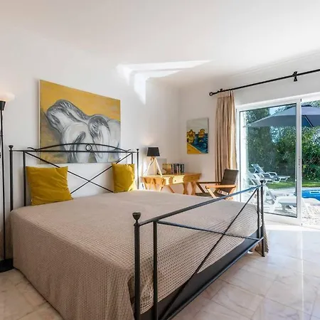 Viola By Gabi Miguel ヴィラ